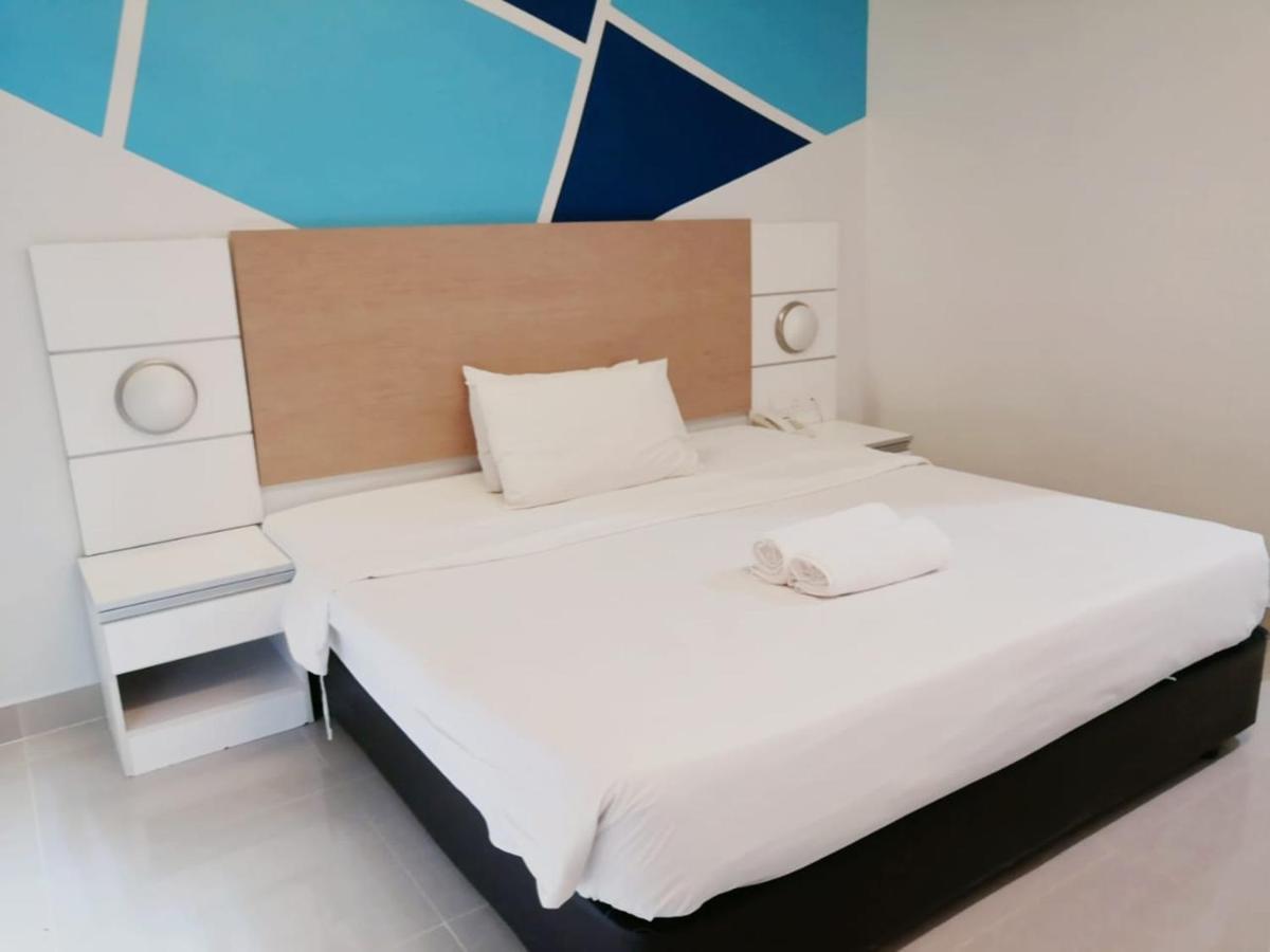Bangi Business Hotel Kampong Sungai Ramal Dalam Exterior photo