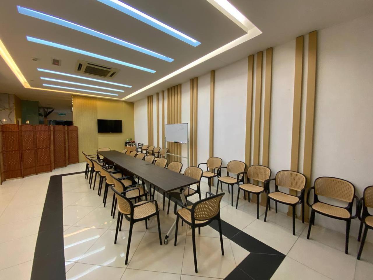 Bangi Business Hotel Kampong Sungai Ramal Dalam Exterior photo